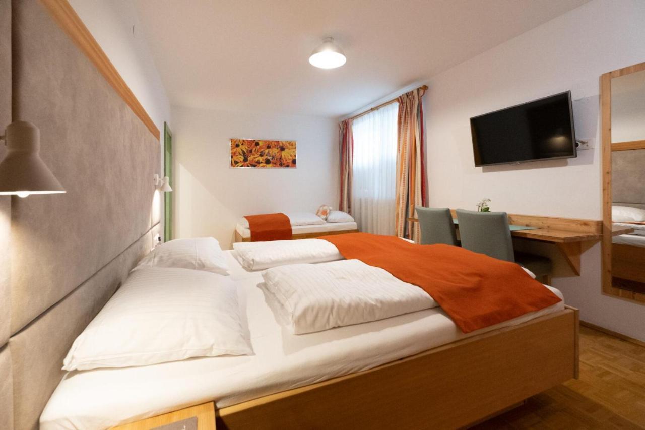 Santner, Hotel Eugendorf Eksteriør billede