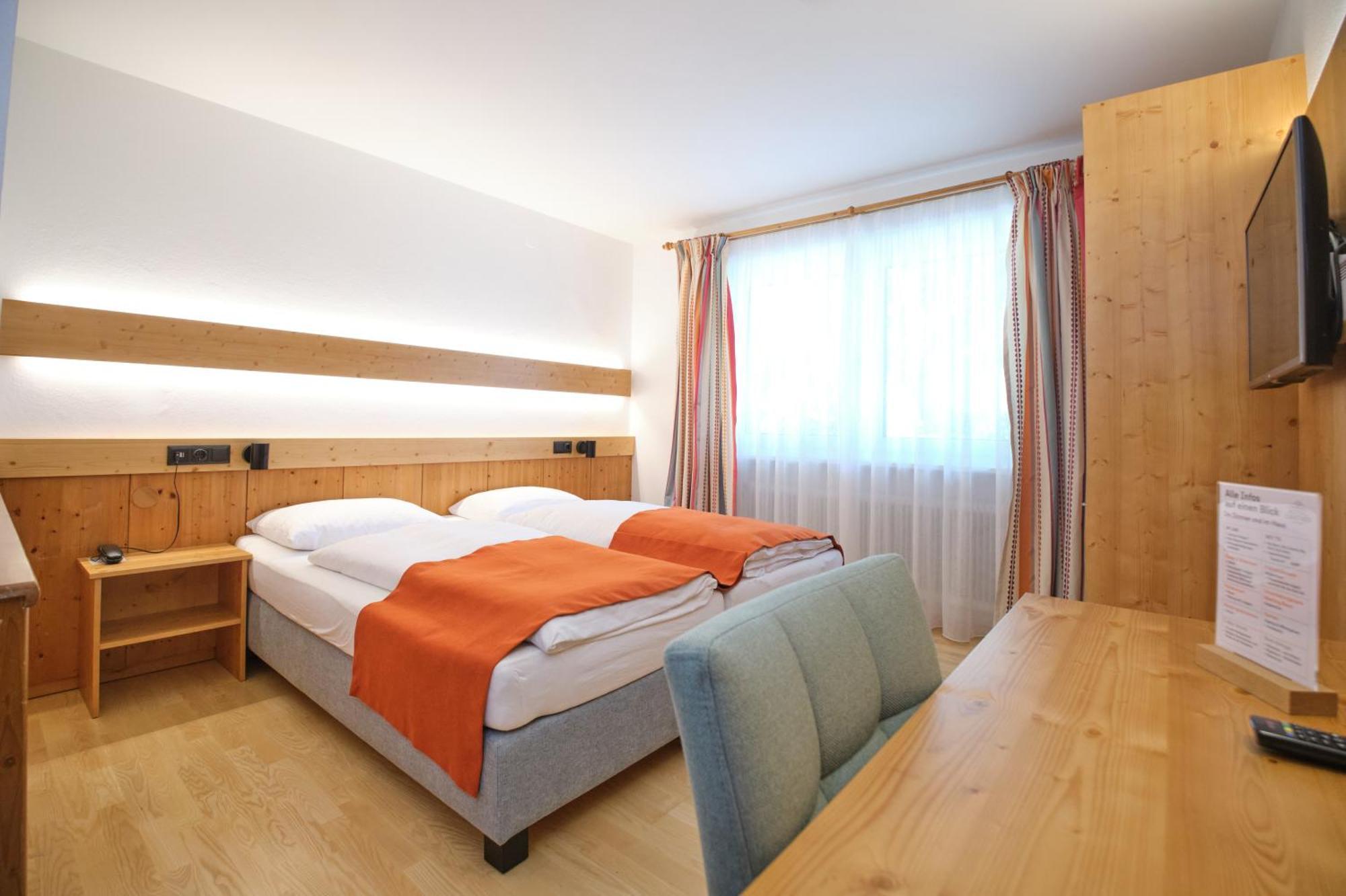 Santner, Hotel Eugendorf Eksteriør billede