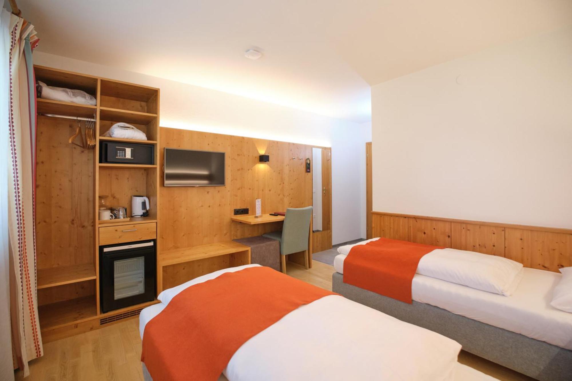 Santner, Hotel Eugendorf Eksteriør billede